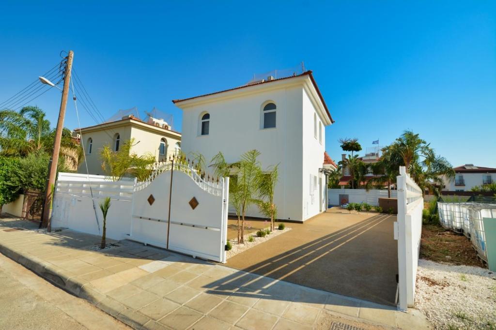 Villa Mario - 2Min Walk From Kapparis Beach パラリムニ エクステリア 写真