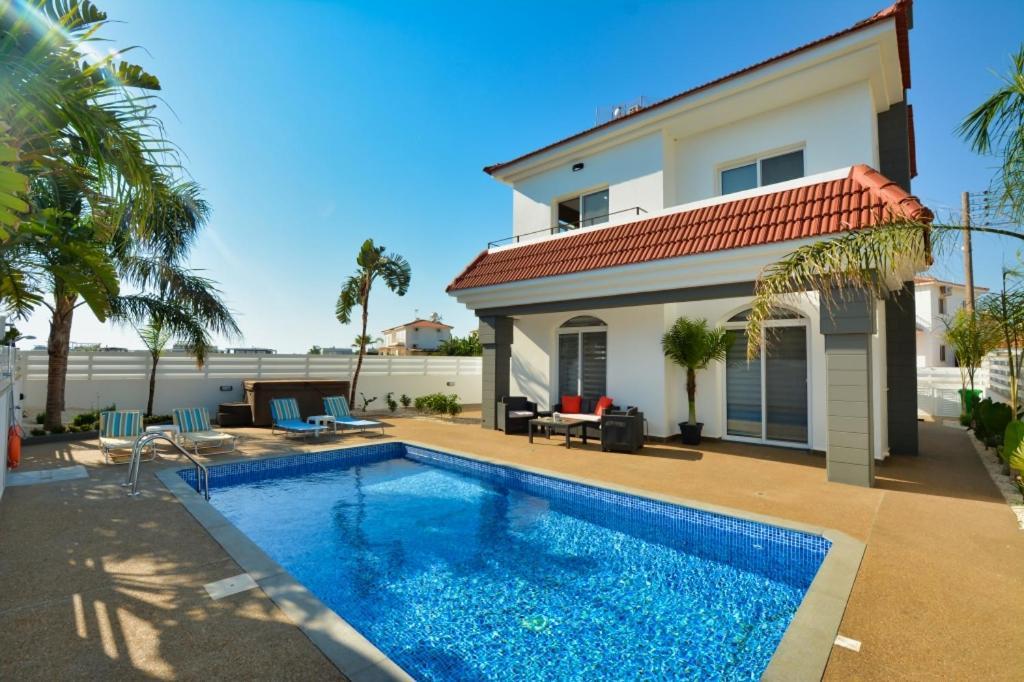 Villa Mario - 2Min Walk From Kapparis Beach パラリムニ エクステリア 写真